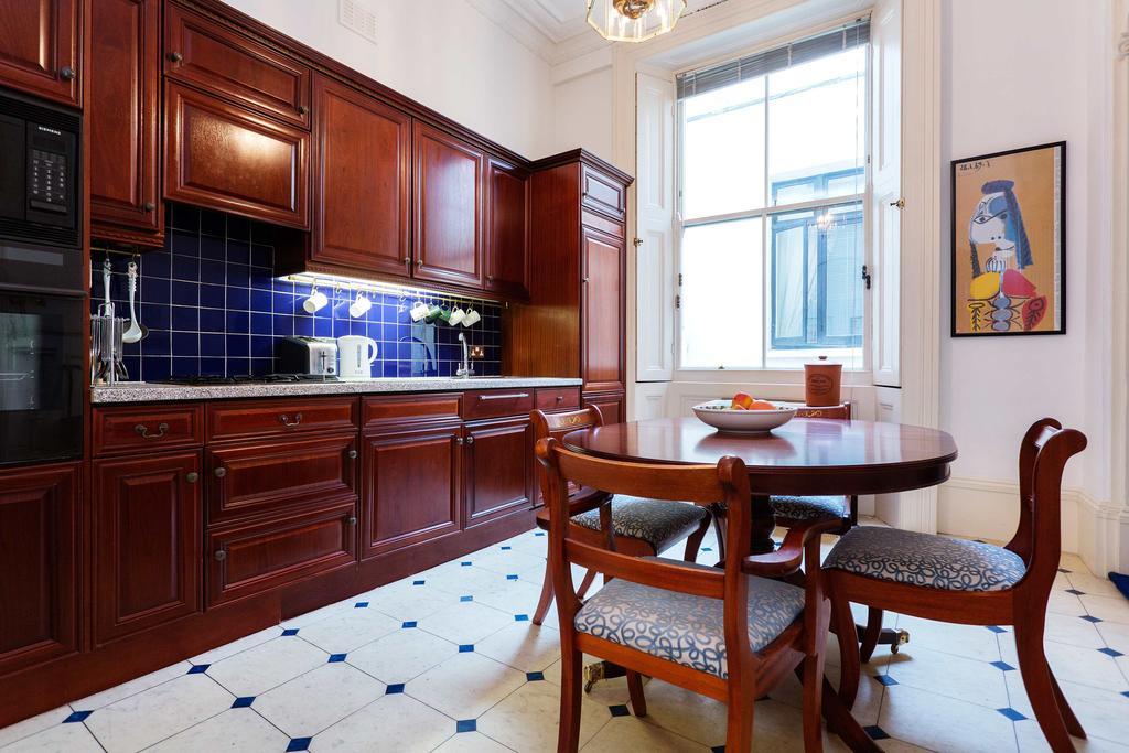 Veeve - Queen'S Gardens Flat London Room photo
